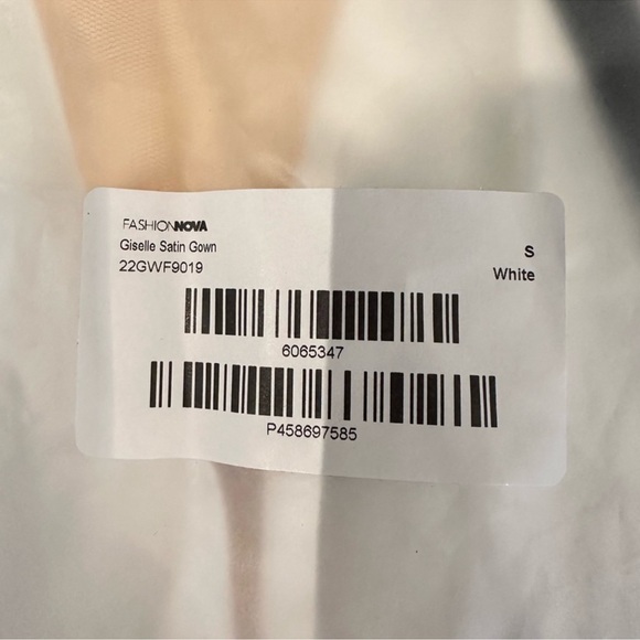 Fashion Nova Giselle Satin Gown - White - NWT - Picture 6 of 7